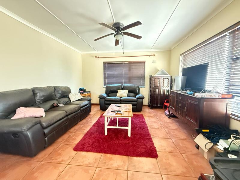 4 Bedroom Property for Sale in Bergzicht Western Cape